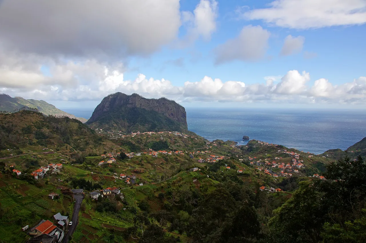 Vereda das Funduras, Madeira hiking trail in Machico (PR5)